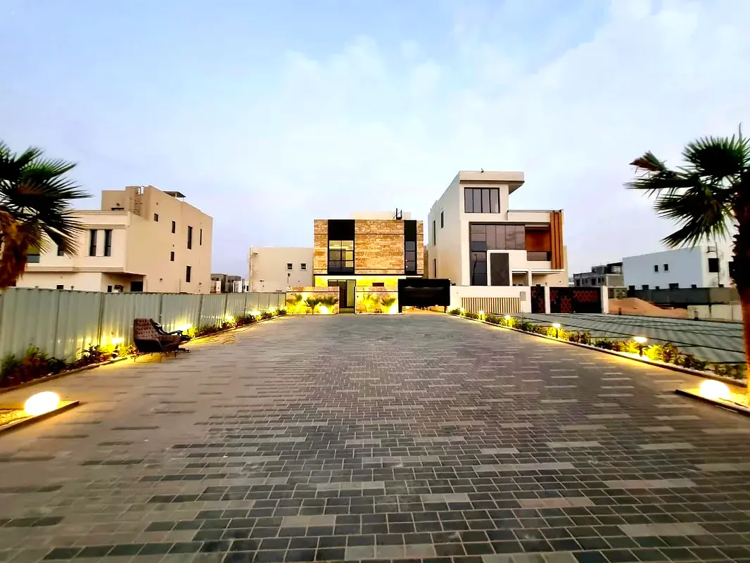 Brown Stone & Black-Themed 6-Bedroom Villa