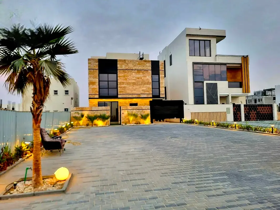 Brown Stone & Black-Themed 6-Bedroom Villa