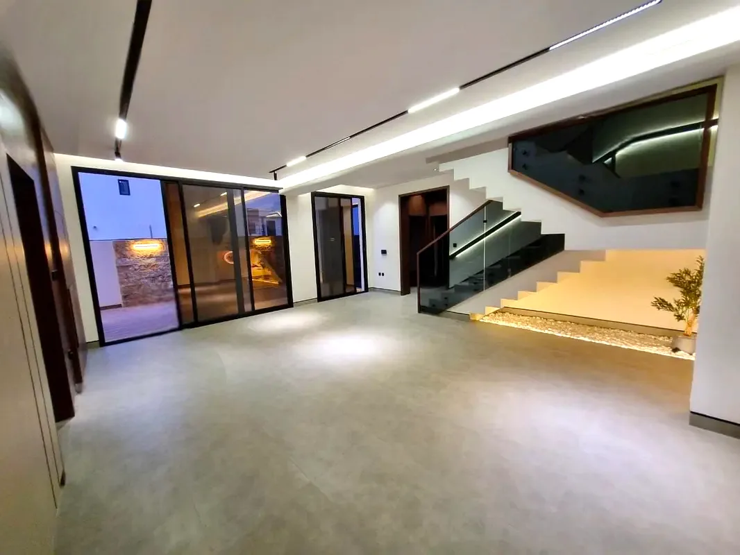 Brown Stone & Black-Themed 6-Bedroom Villa