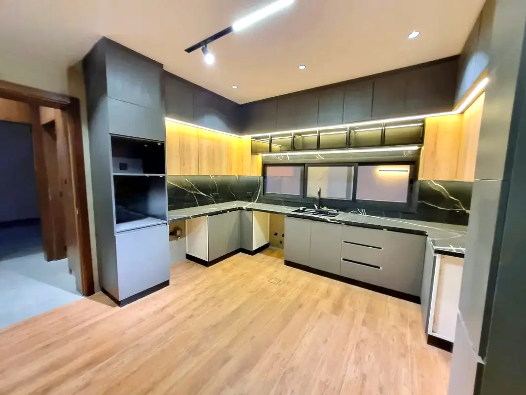 Brown Stone & Black-Themed 6-Bedroom Villa
