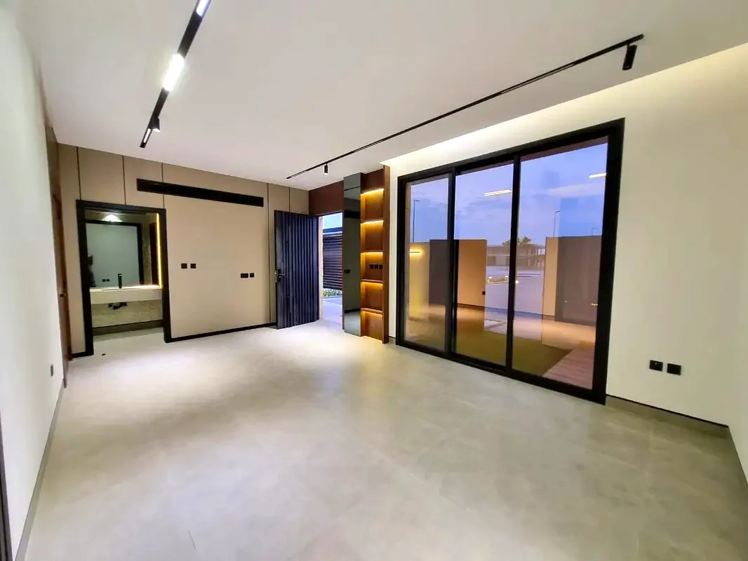 Brown Stone & Black-Themed 6-Bedroom Villa