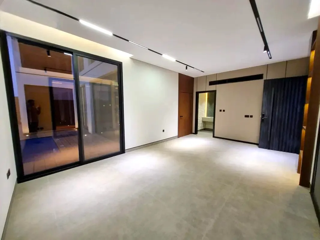 Brown Stone & Black-Themed 6-Bedroom Villa