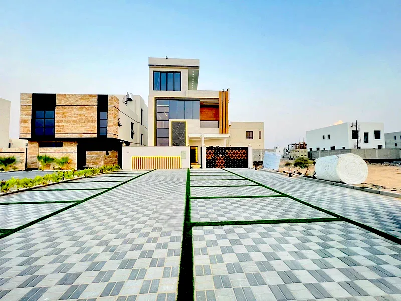 Fully Detached 6-Bedroom Villa