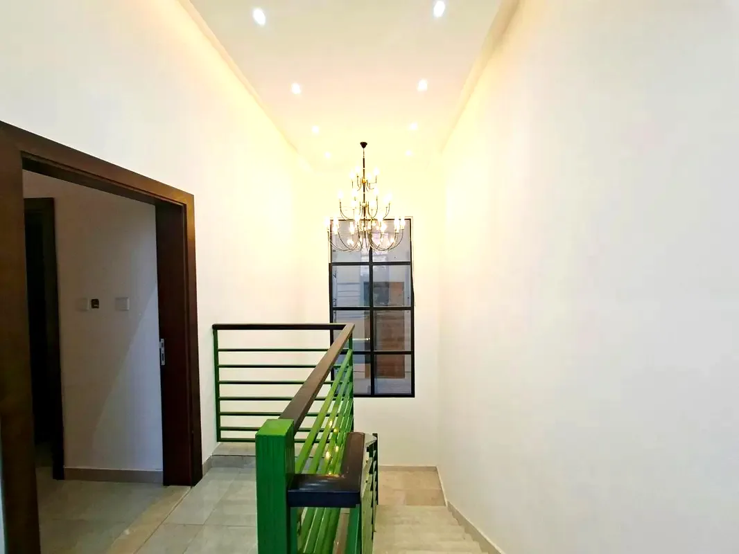 Fully Detached 6-Bedroom Villa