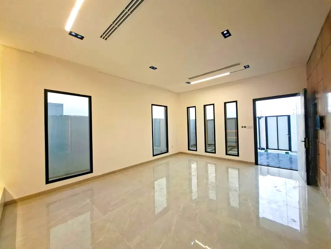 Fully Detached 6-Bedroom Villa