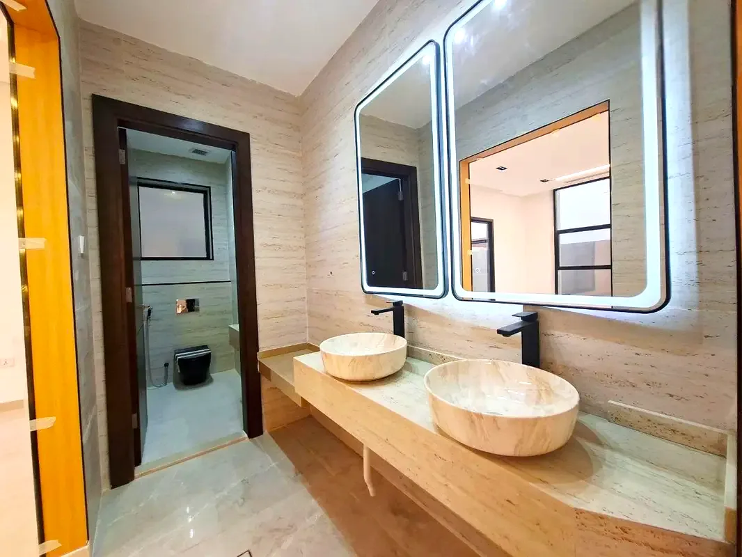 Fully Detached 6-Bedroom Villa