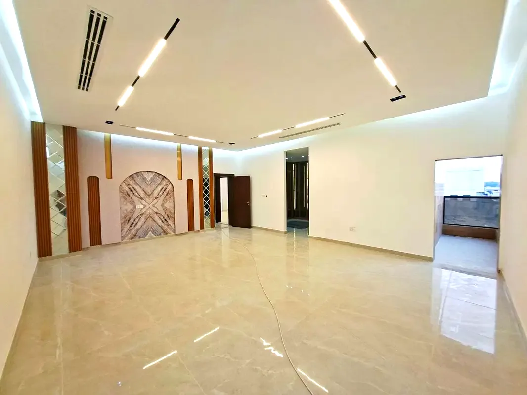 Fully Detached 6-Bedroom Villa