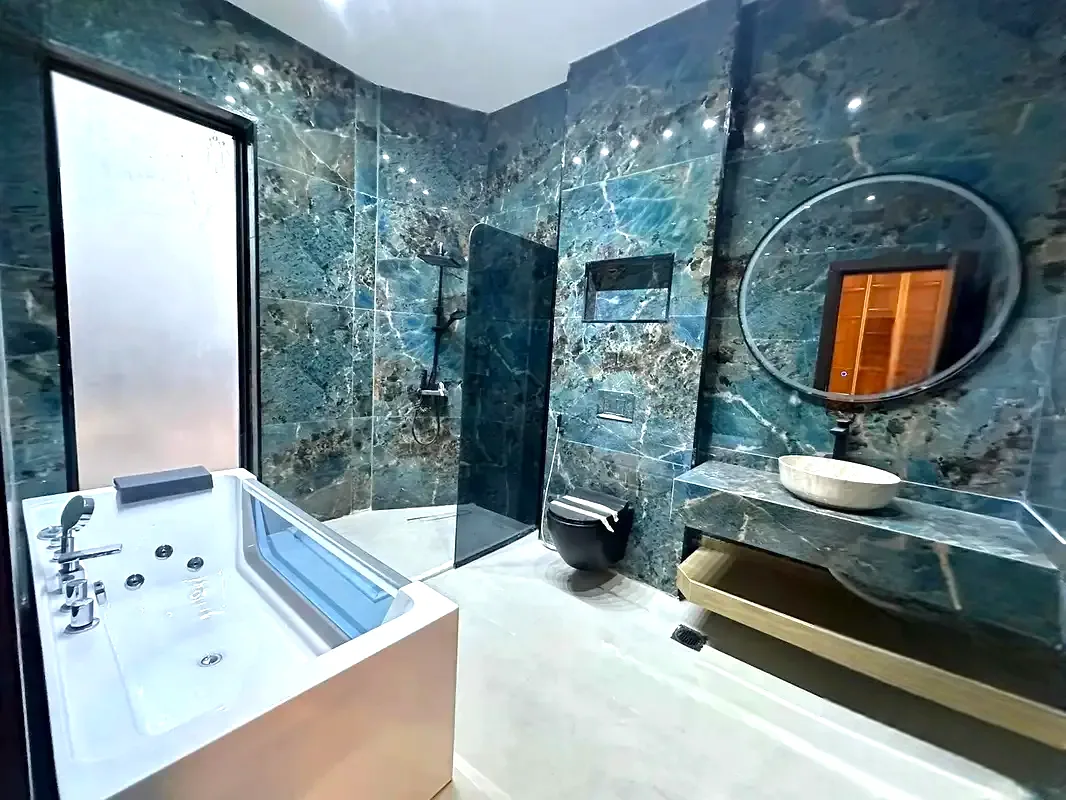 Fully Detached 6-Bedroom Villa