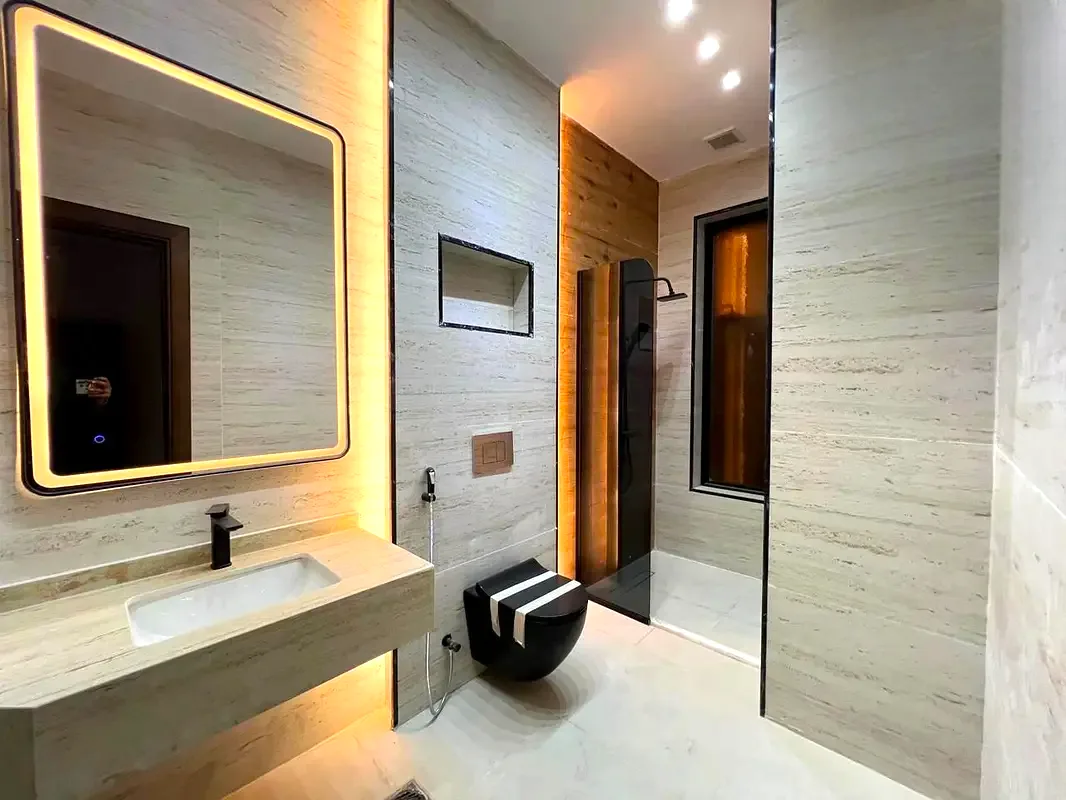 Fully Detached 6-Bedroom Villa