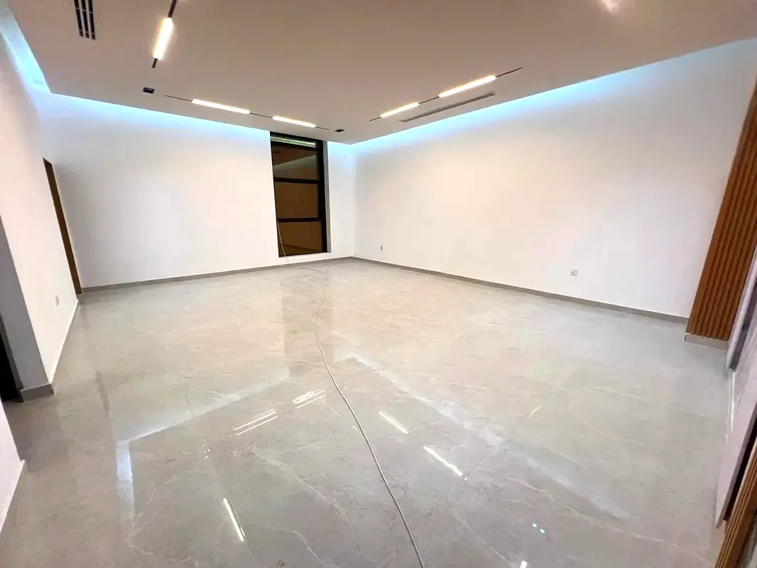 Fully Detached 6-Bedroom Villa