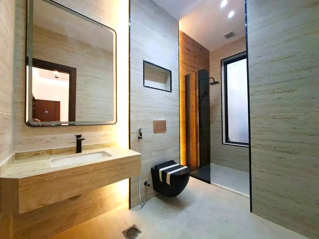 Fully Detached 6-Bedroom Villa